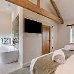 2 Bed In Carlisle Oc-96302 Holiday home *